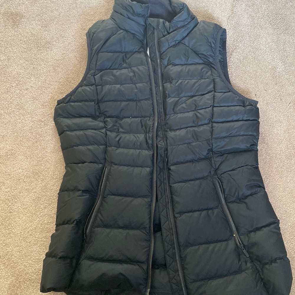 lululemon black puffer vest